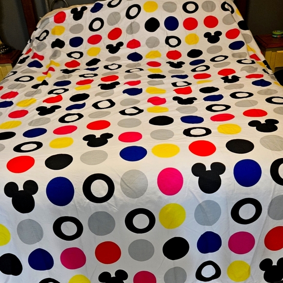 Disney Full Size Bottom/Flat Sheet & 2 Standard Size Pillow Cases. - Picture 1 of 14